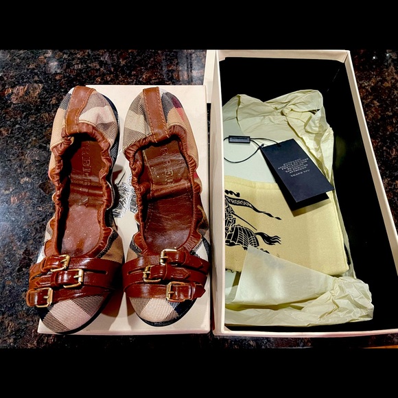 Burberry Ballerinas - Picture 1 of 3